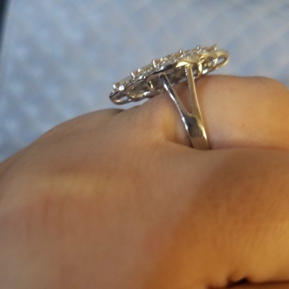 Swarovski Elements  Marquise Yellow stone Ring Women's size 7 - Picture 8 of 11